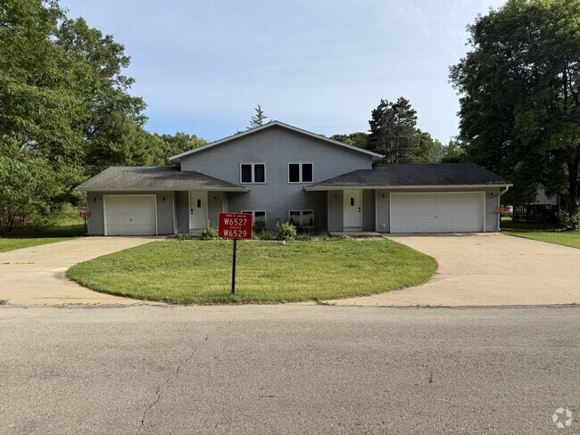 Building Photo - W6527 Woodhaven Cir Rental