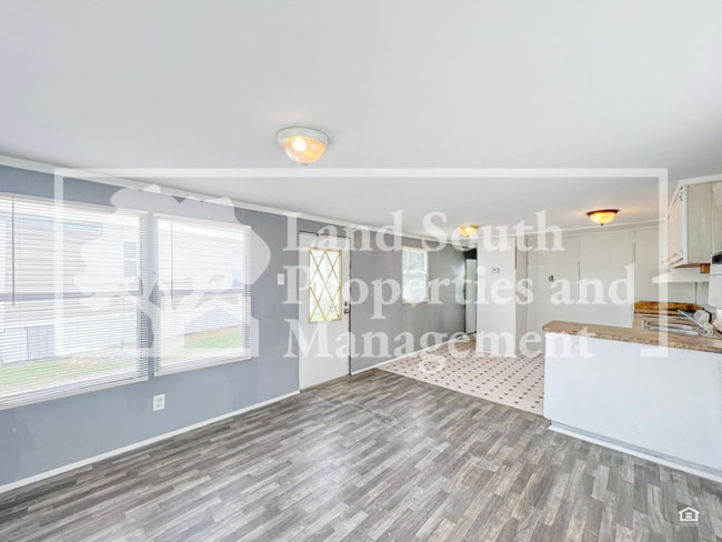 Photo - 425 Longfellow Blvd