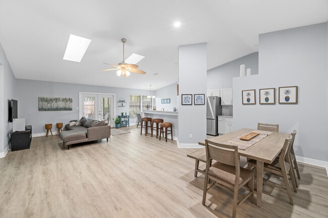 Photo - 1599 Bayridge Pl