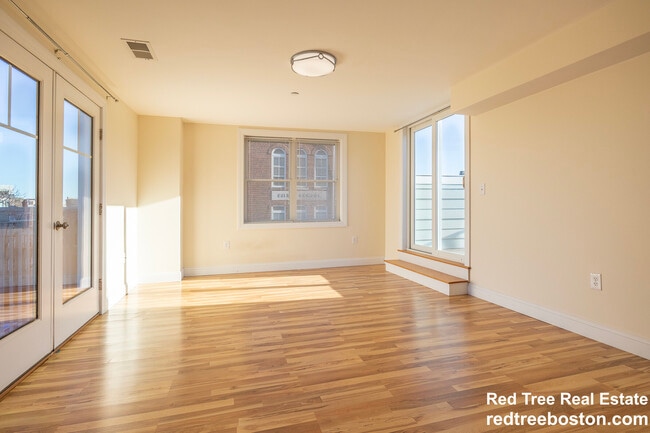 Photo - 72 London St Unit 3R