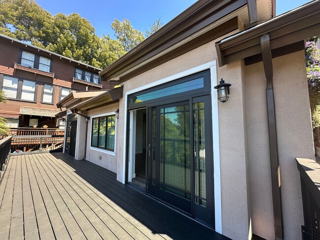 Building Photo - Modern 2-Bedroom Oasis with Expansive Deck... Rental