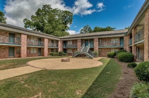 Churchill Downs Apartments - Churchill Downs Apartments