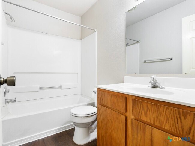 Photo - 825 Sagewood Trail