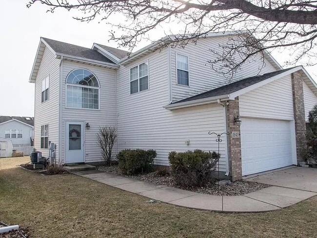 Building Photo - 1643 Dogwood Dr