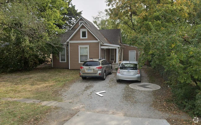 Building Photo - 1822 Maine St Rental