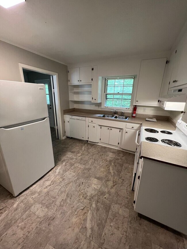 Photo - Brentwood Home close to UGAs Vet School