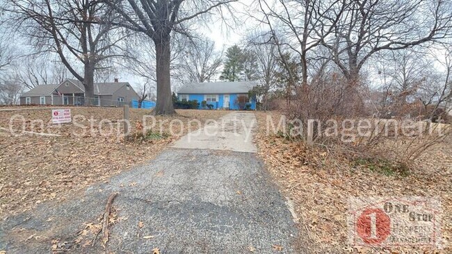 Building Photo - Charming 3-bedroom, 1.5-bathroom in Kansas... Rental