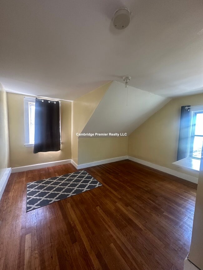 Building Photo - 7A Taylor St Unit 3 Rental