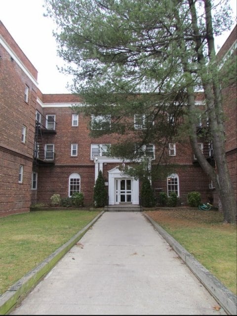 700 Merrick Road - 700 Merrick Road Apartments