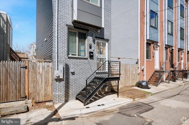 Building Photo - 2542 Arcadia St Rental
