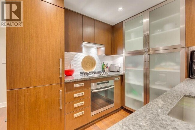 Photo - 1055 Richards St