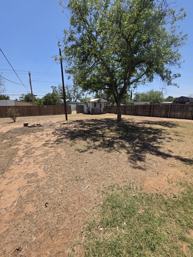 Photo - 3 bed 1.5 bath home, large backyard!