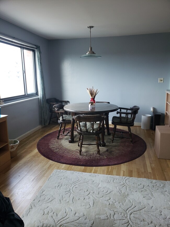 Comedor - 1300 S Arlington Ridge Rd Unidad #606 - Arlington Ridge