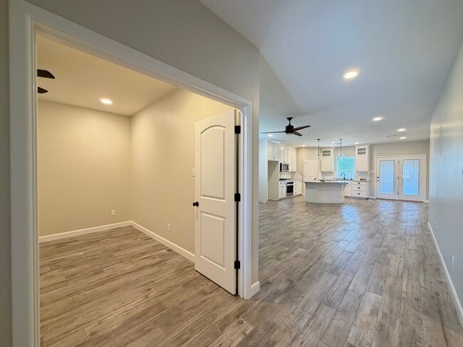 Photo - 1322 Solomon Ln
