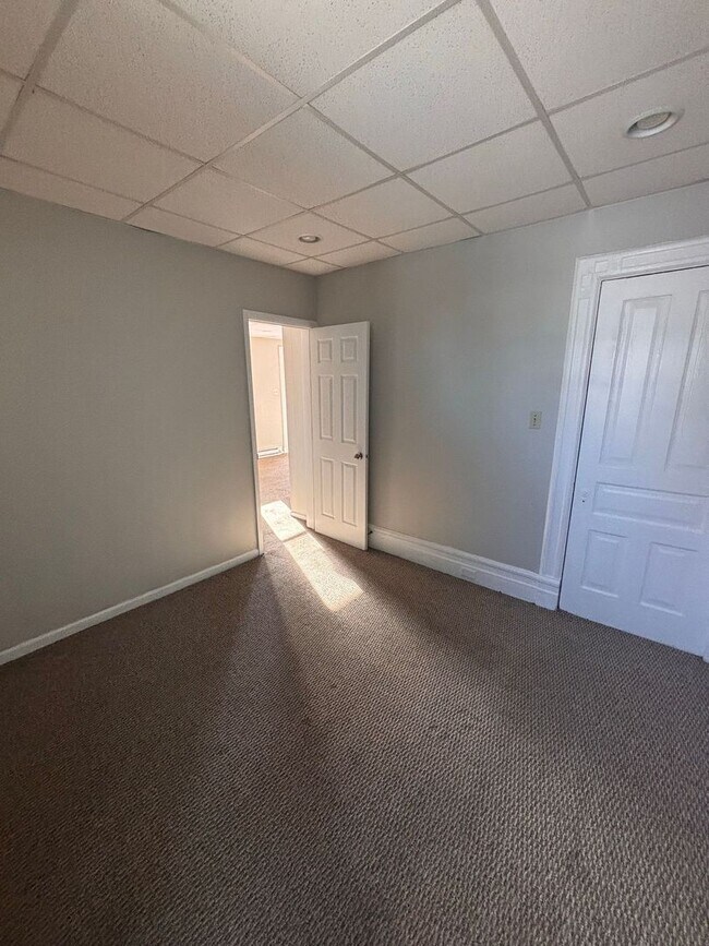 Building Photo - 1925 52nd St. (5 Unit)