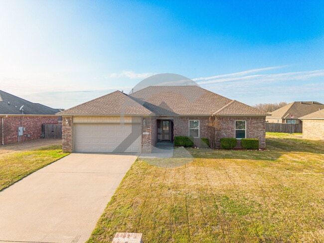 Building Photo - 2405 Canterbury Ln