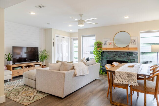 Building Photo - 6410 Chimney Creek Cir Rental