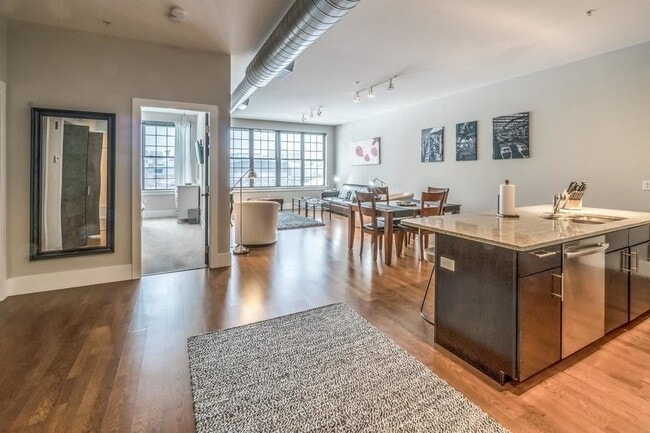 Building Photo - 154 W 2nd St Unit 318 Rental