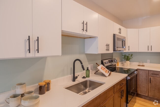 2BR, 2BA - 1,090SF - Kitchen