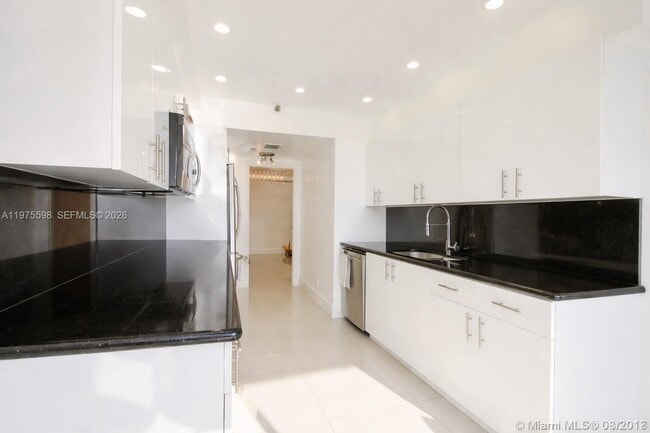 Photo - 20281 E Country Club Dr Unit 611