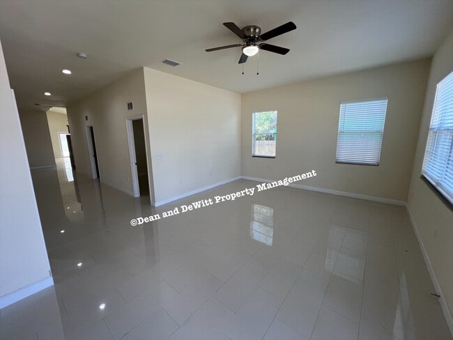Photo - 4 Bed/2 Bath