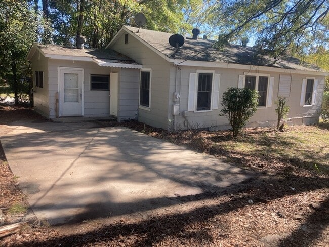 Building Photo - 2 Bedroom 1 Bathroom