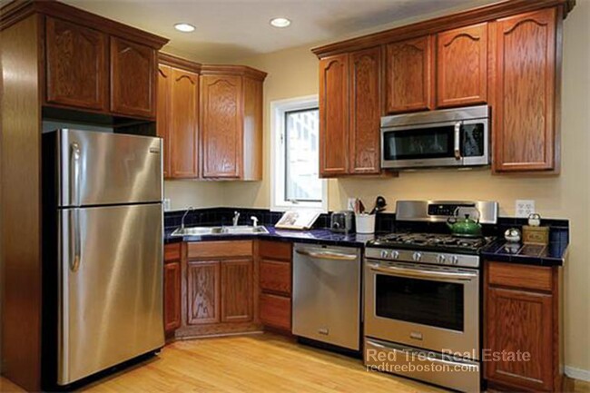 Building Photo - 7 Iroquois St Unit 2 Rental