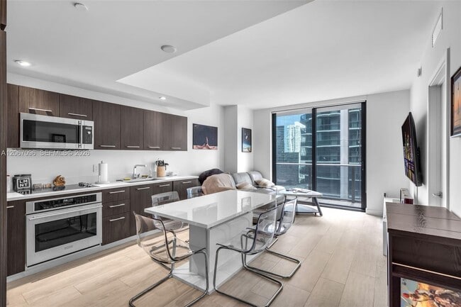 Photo - 55 SW 9th St Unidad 2407