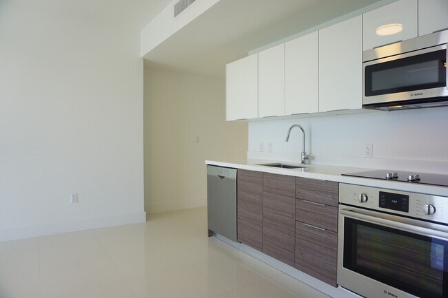 Photo - 1010 SW 2nd Ave Unit 1610