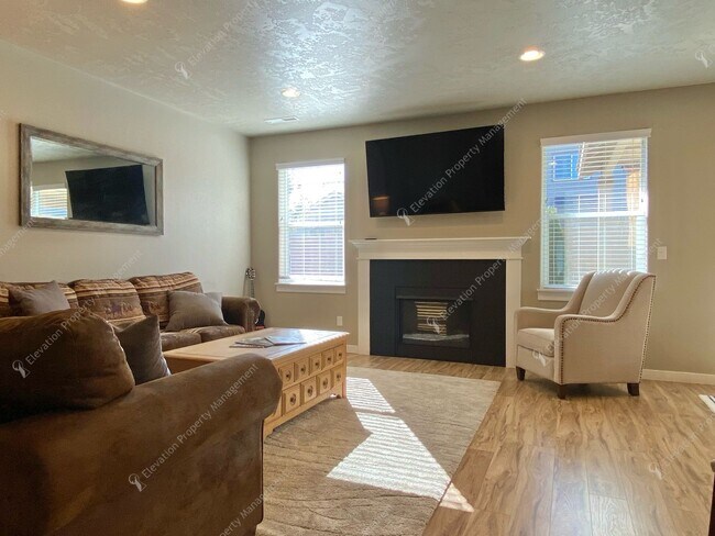 Photo - **UNFURNISHED**Beautiful Single-Level 3BR ...