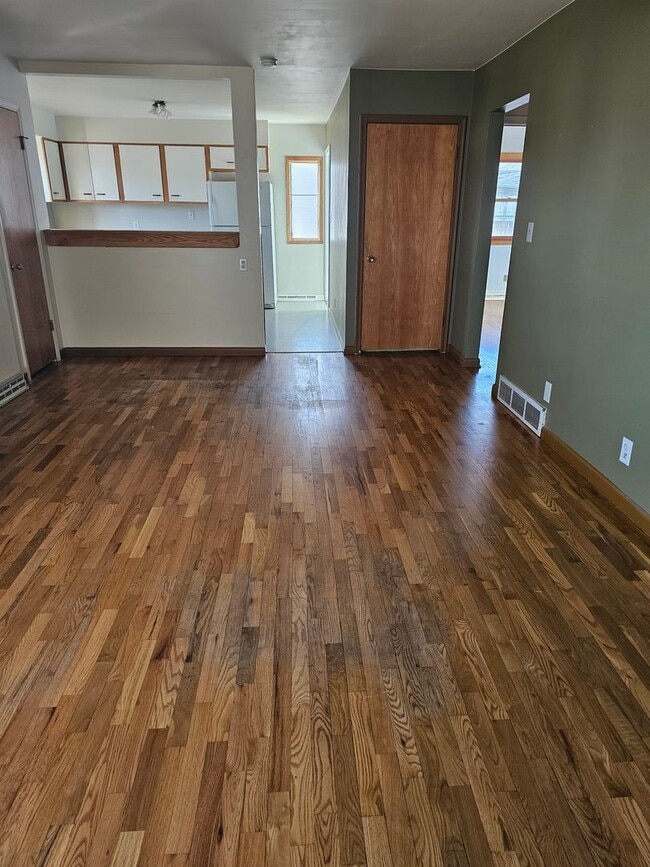 Photo - 909 Cale Ave