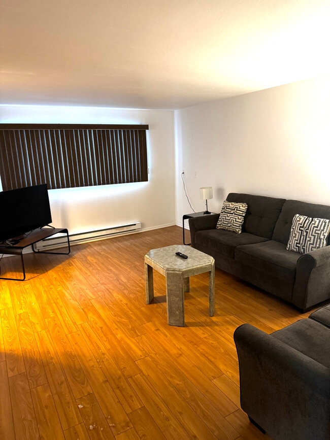 Building Photo - 37 Moore St Unit A (Lower)