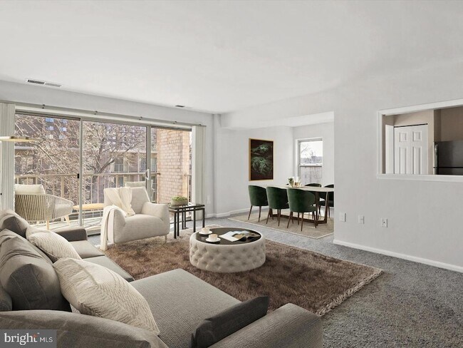 Photo - 33 Canterbury Square Unit 302