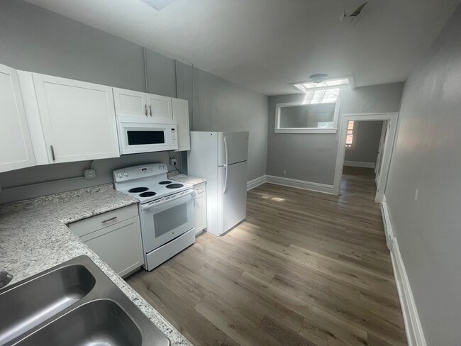 Photo - 116 W Main St Unit Apartment #3