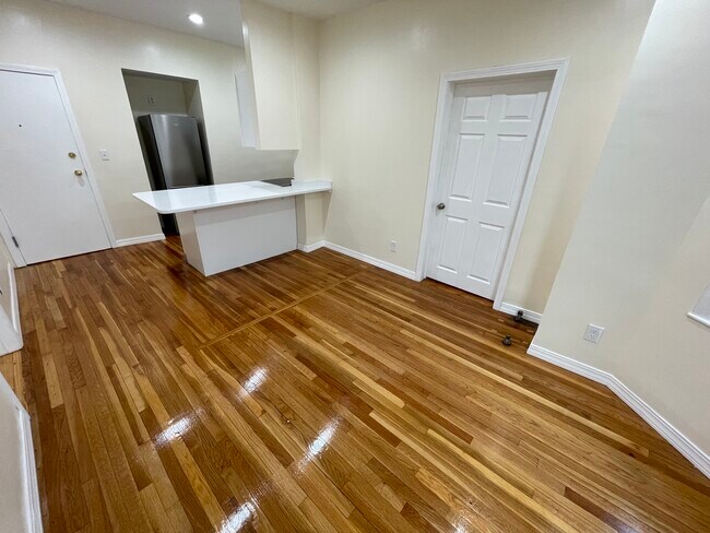 Photo - 875 Beacon St Unidad 1