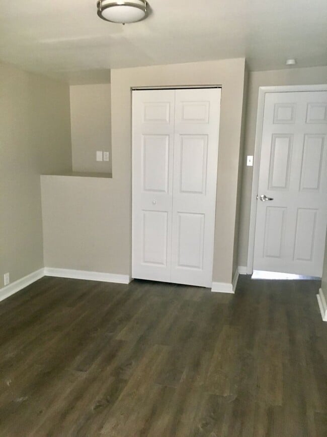 Photo - *** Duplex Style Apartment * Pet Friendly * Renovated * Available Now * Granite Counters * Stainl... Unidad 122