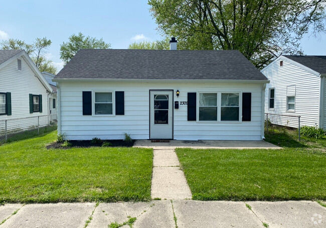 Building Photo - 2309 N Delphos St Rental