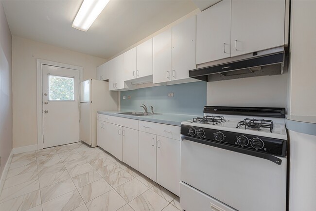 Photo - 6630 Lawndale St Unit 3