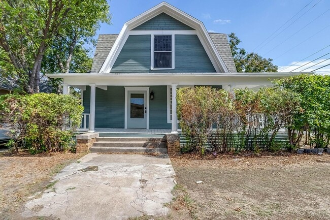 Building Photo - Large Newly Remodeled Home in Historic Fai...