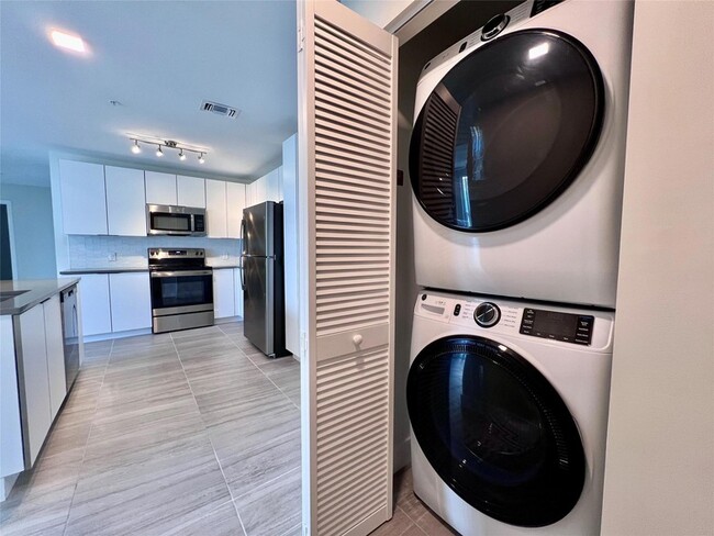 Photo - 120 N Compass Way Unidad 701