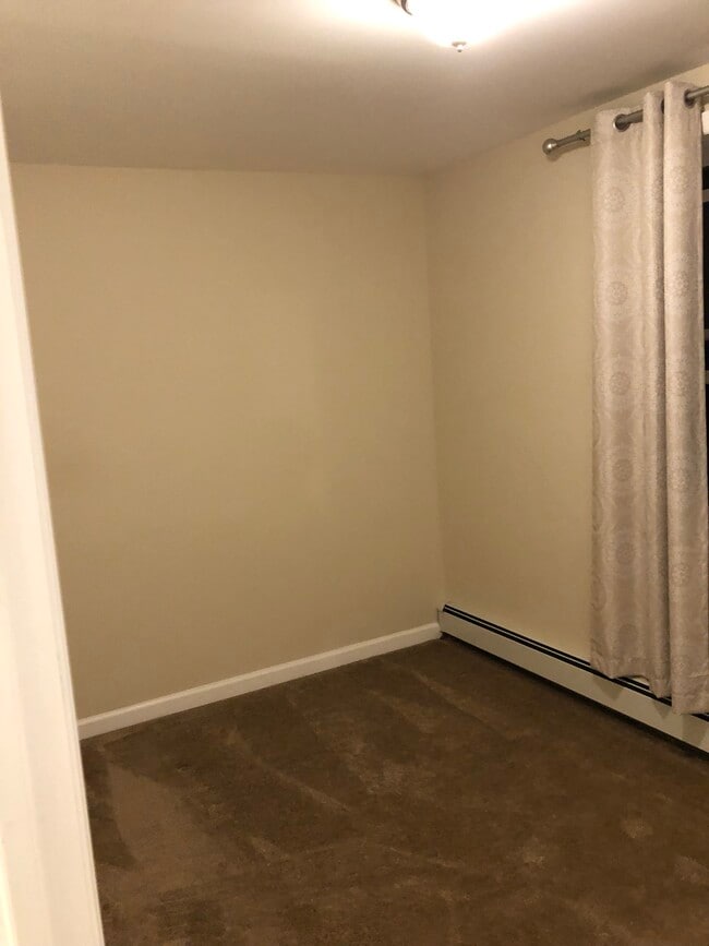 Photo - 17 Dorchester Rd Unit Room 2