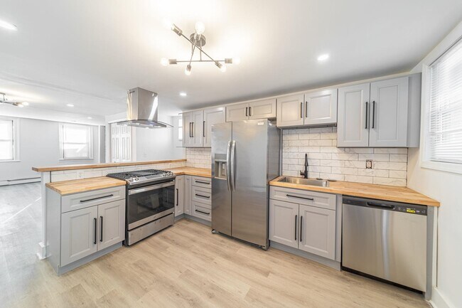 Photo - 169 Halladay St