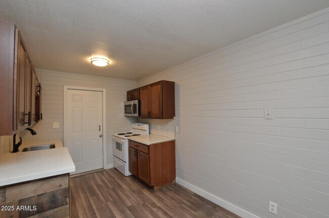 6044 N 21st Ave Unit 2