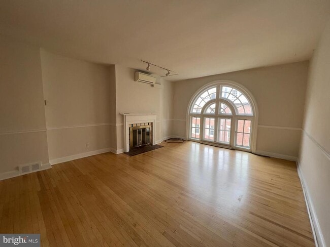 Photo - 2038 Locust St Unit 3