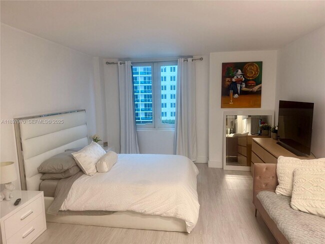Photo - 2301 Collins Ave Unit 619