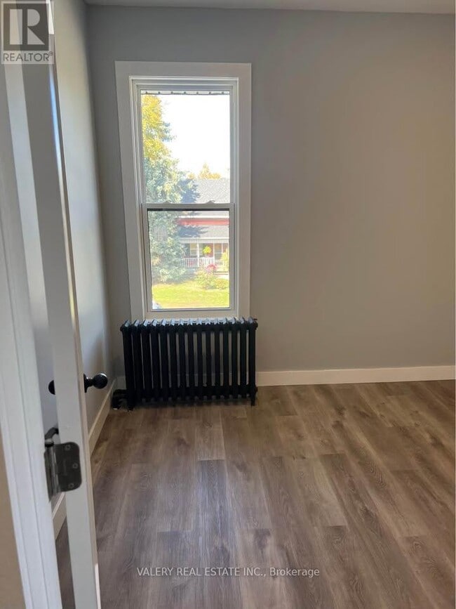 Photo - 20497 Leslie St