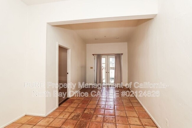 Building Photo - 201 Meadowlark Ln