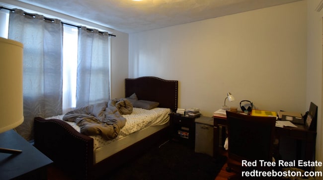 Photo - 10 Scottfield Rd Unit 3