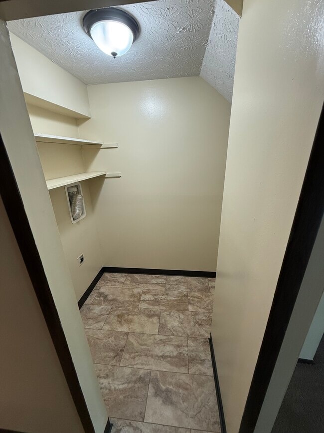 Laundry - 5784 Pepperwood Ct