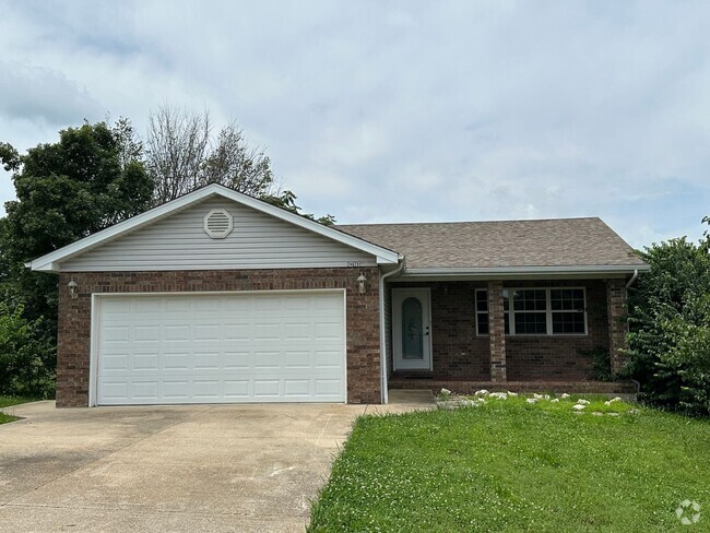 Building Photo - 4 Bed 2.5 Bath w/ Fenced Yard Rental